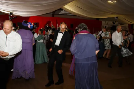 Clinton_Ball_2017-dancing-045.webp