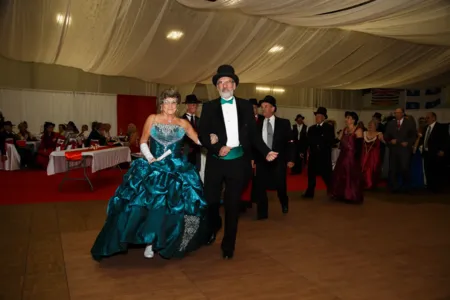 Clinton_Ball_2017-grand_march-003_1.webp